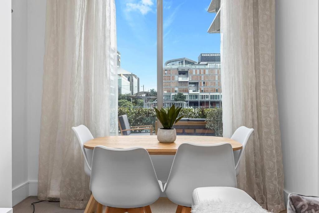 Elegant & Sunny Living With Stunning Marina Views Appartement Auckland Buitenkant foto