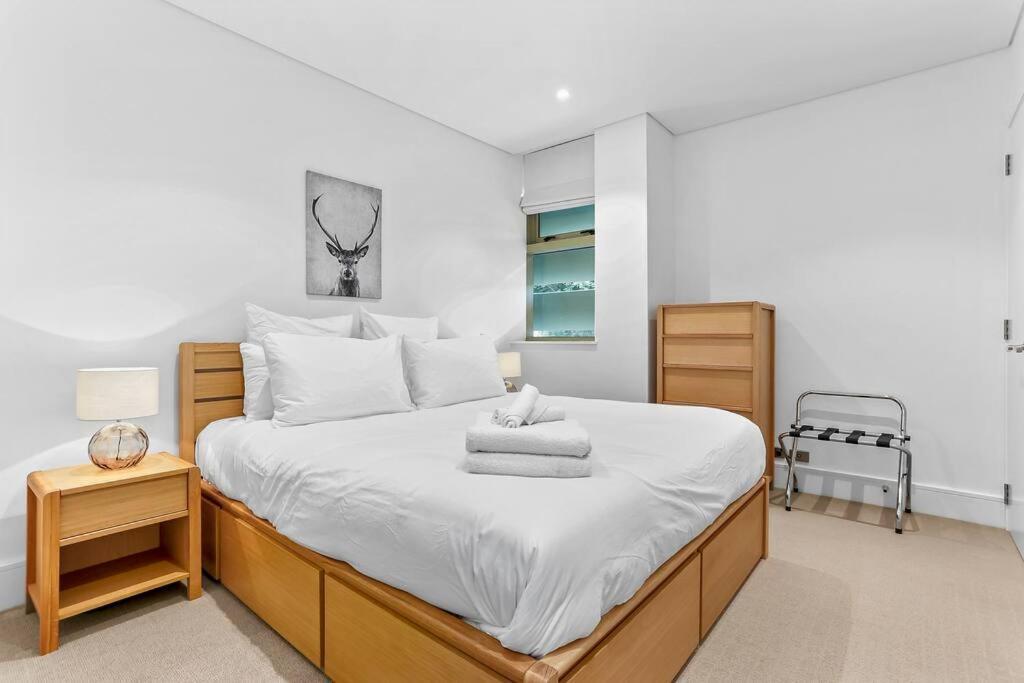 Elegant & Sunny Living With Stunning Marina Views Appartement Auckland Buitenkant foto