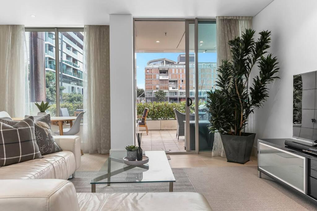 Elegant & Sunny Living With Stunning Marina Views Appartement Auckland Buitenkant foto