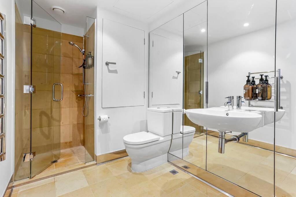 Elegant & Sunny Living With Stunning Marina Views Appartement Auckland Buitenkant foto