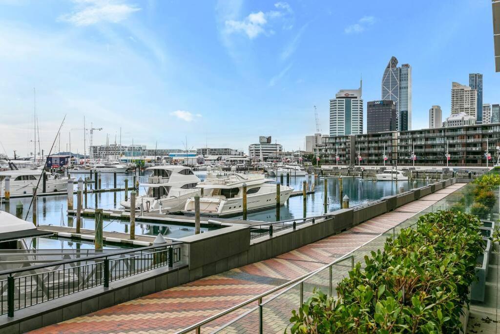 Elegant & Sunny Living With Stunning Marina Views Appartement Auckland Buitenkant foto